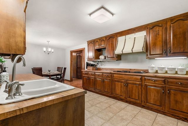 5 Villa Lane, Peabody, MA 01960