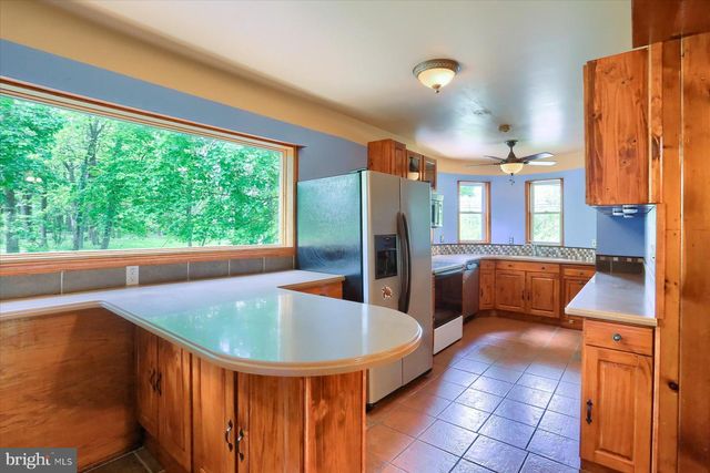 7395 JONESTOWN RD, Harrisburg, PA 17112