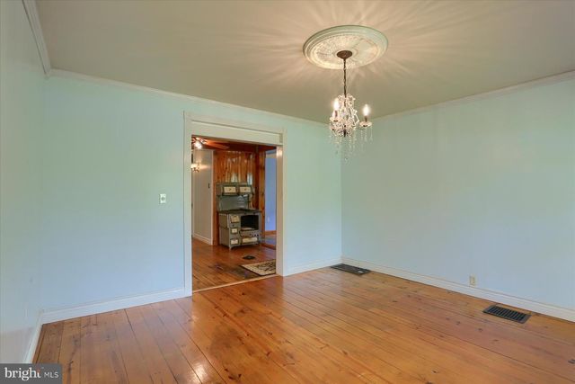 7395 JONESTOWN RD, Harrisburg, PA 17112