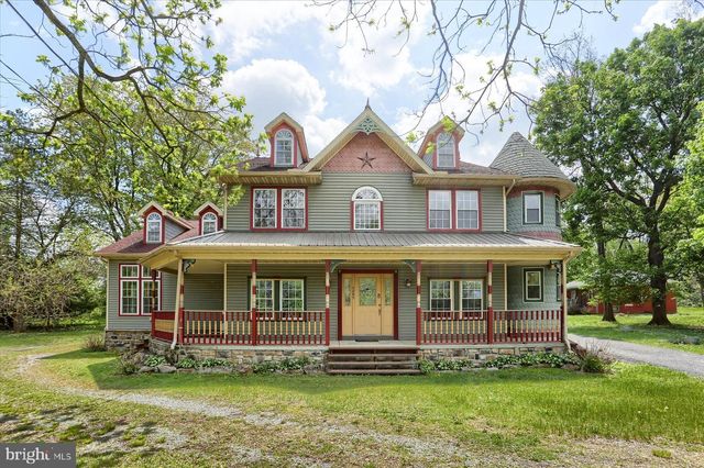 7395 JONESTOWN RD, Harrisburg, PA 17112