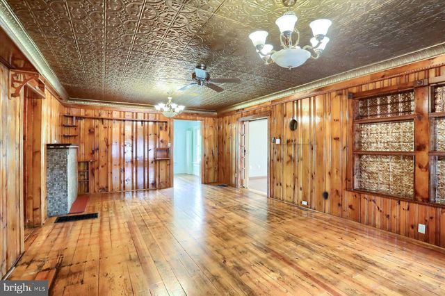 7395 JONESTOWN RD, Harrisburg, PA 17112