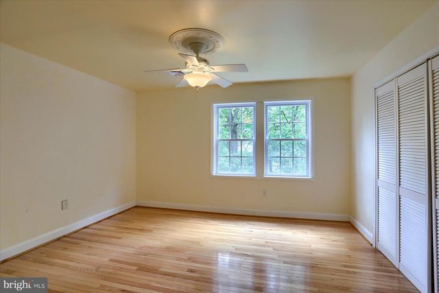 7395 JONESTOWN RD, Harrisburg, PA 17112