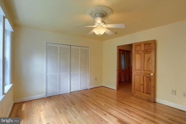 7395 JONESTOWN RD, Harrisburg, PA 17112