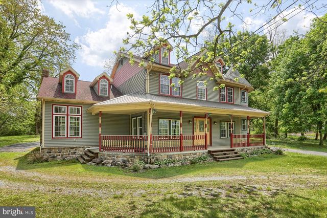 7395 JONESTOWN RD, Harrisburg, PA 17112