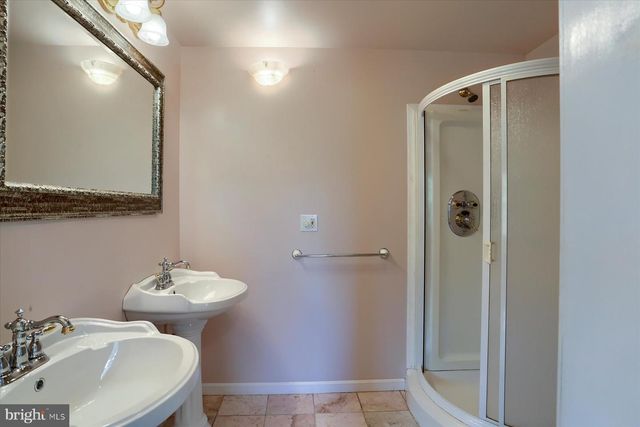 7395 JONESTOWN RD, Harrisburg, PA 17112