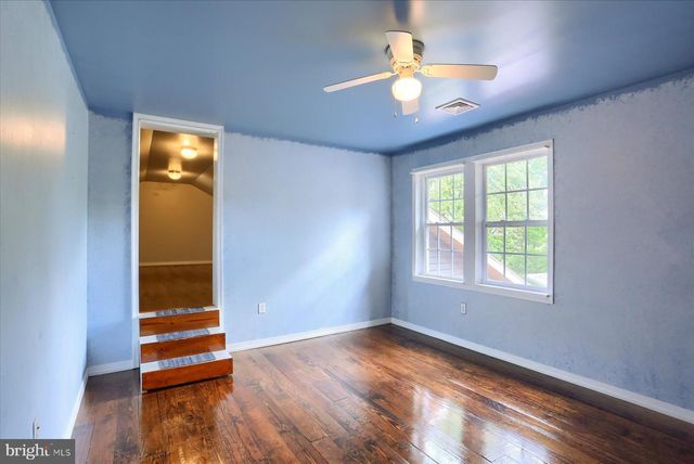 7395 JONESTOWN RD, Harrisburg, PA 17112