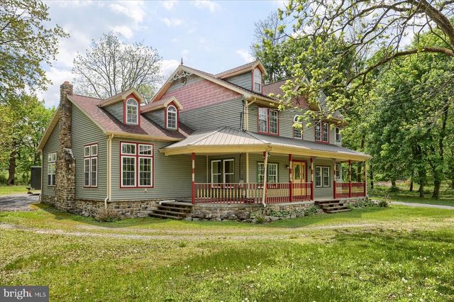 7395 JONESTOWN RD, Harrisburg, PA 17112