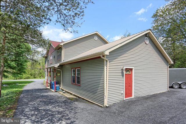 7395 JONESTOWN RD, Harrisburg, PA 17112