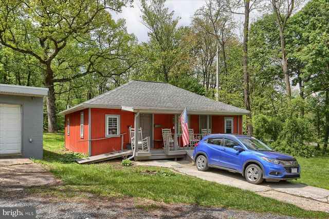 7395 JONESTOWN RD, Harrisburg, PA 17112