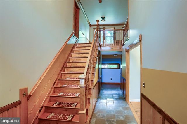 7395 JONESTOWN RD, Harrisburg, PA 17112