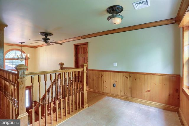 7395 JONESTOWN RD, Harrisburg, PA 17112