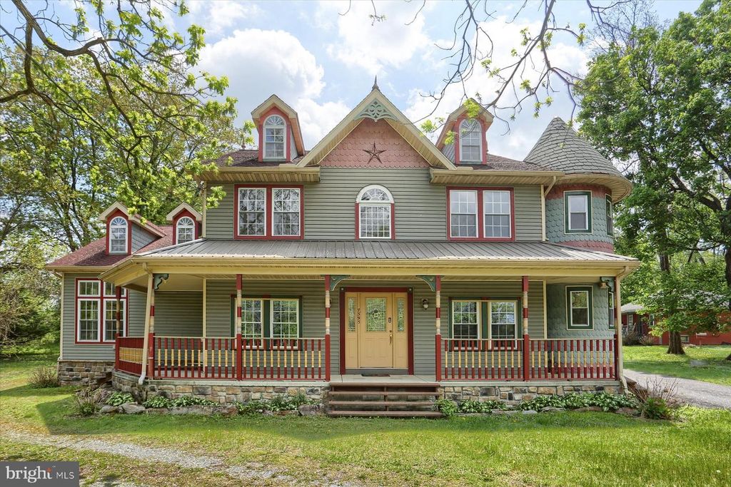 7395 JONESTOWN RD, Harrisburg, PA 17112