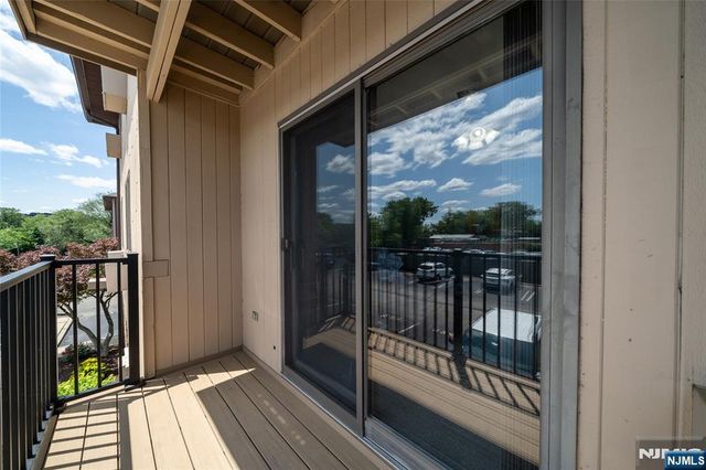 651 Riverside Avenue B17, Lyndhurst, NJ 07071