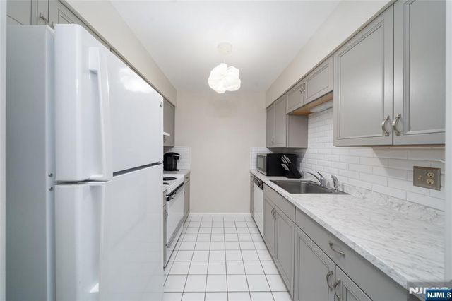 651 Riverside Avenue B17, Lyndhurst, NJ 07071