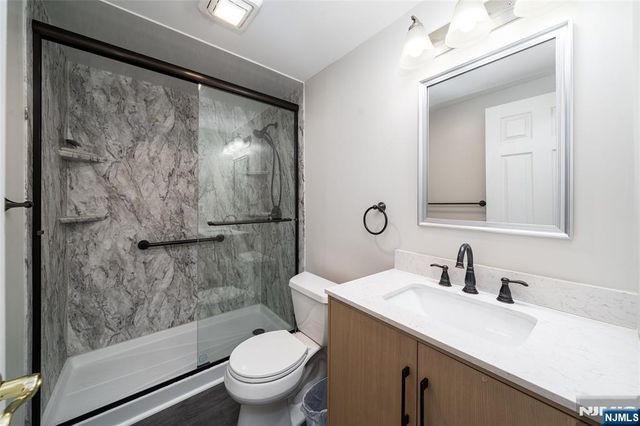 651 Riverside Avenue B17, Lyndhurst, NJ 07071
