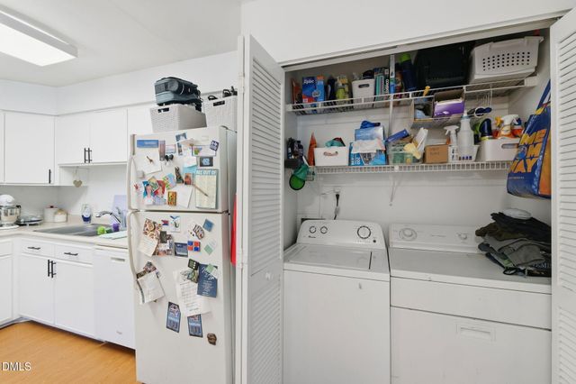 231 Summerwalk Cir, Chapel Hill, NC 27517