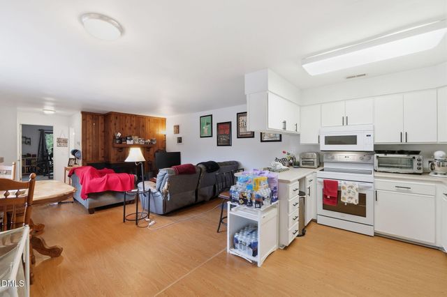 231 Summerwalk Cir, Chapel Hill, NC 27517
