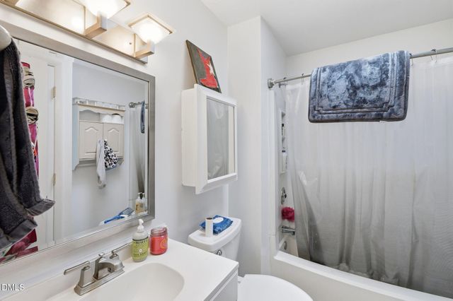 231 Summerwalk Cir, Chapel Hill, NC 27517