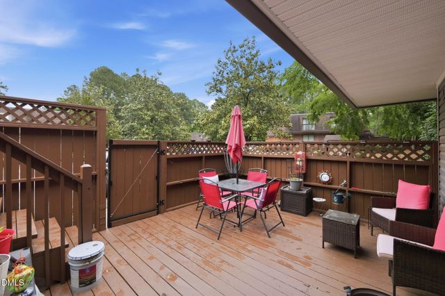 231 Summerwalk Cir, Chapel Hill, NC 27517