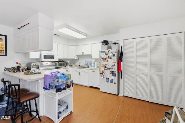 231 Summerwalk Cir, Chapel Hill, NC 27517
