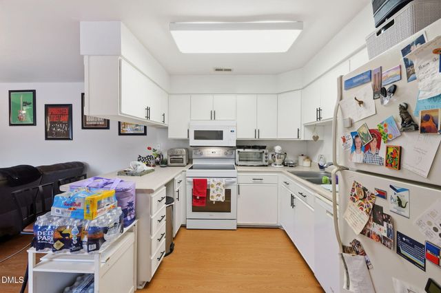 231 Summerwalk Cir, Chapel Hill, NC 27517