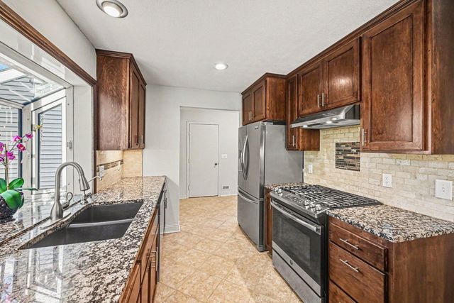 2804 Bryce Court, Burnsville, MN 55337
