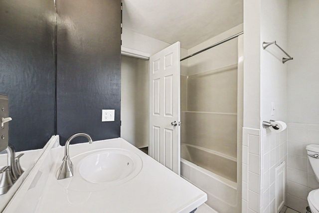 2804 Bryce Court, Burnsville, MN 55337