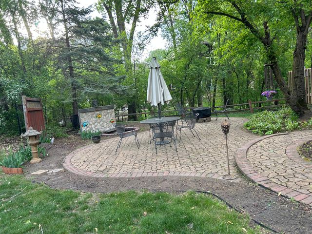 2804 Bryce Court, Burnsville, MN 55337