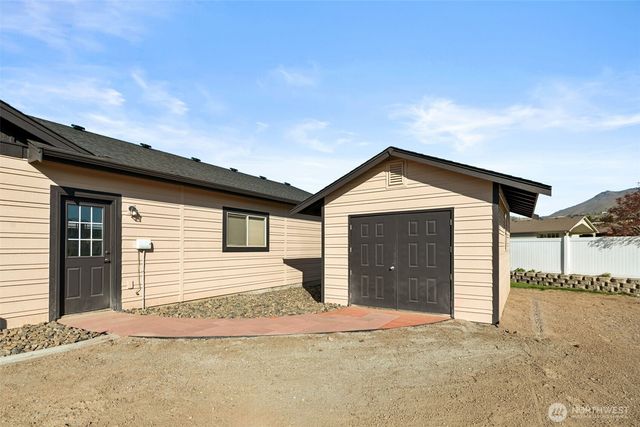 229 Sun Valley Drive, Wenatchee, WA 98801