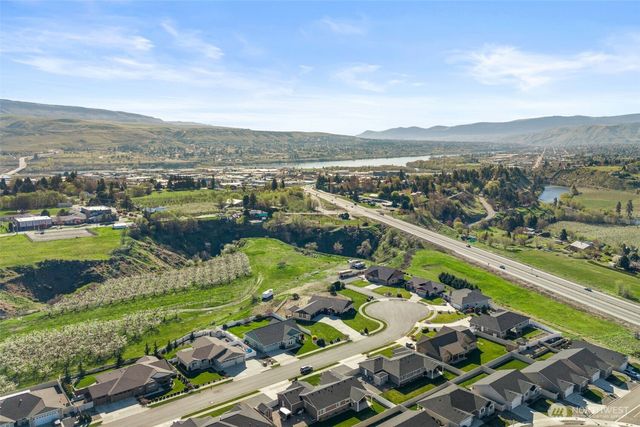 229 Sun Valley Drive, Wenatchee, WA 98801
