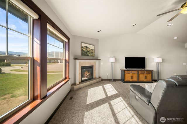 229 Sun Valley Drive, Wenatchee, WA 98801