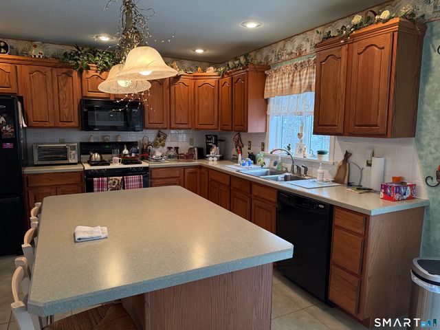 13 Quail Court, Windsor Locks, CT 06096