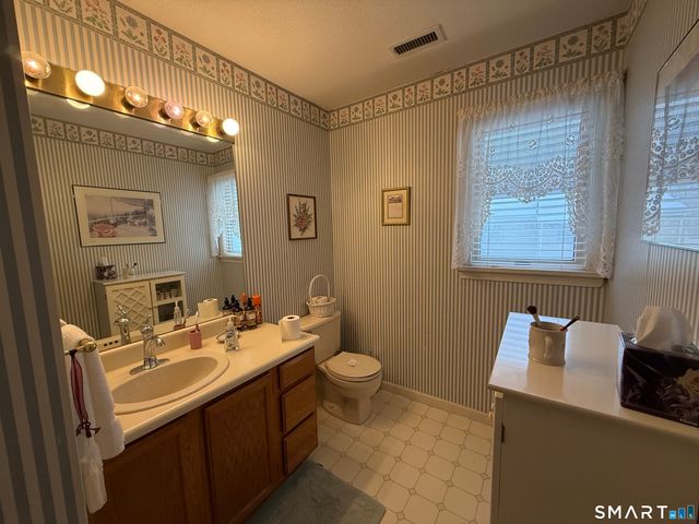 13 Quail Court, Windsor Locks, CT 06096