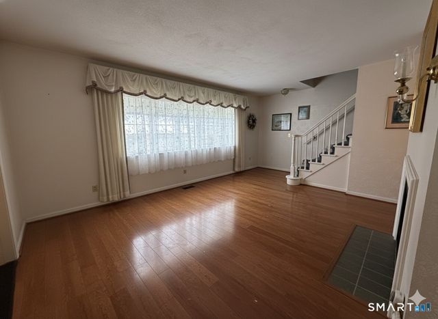 13 Quail Court, Windsor Locks, CT 06096