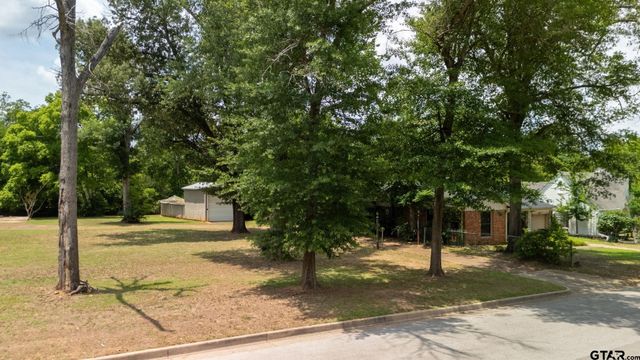 2121 S Sneed, Tyler, TX 75701