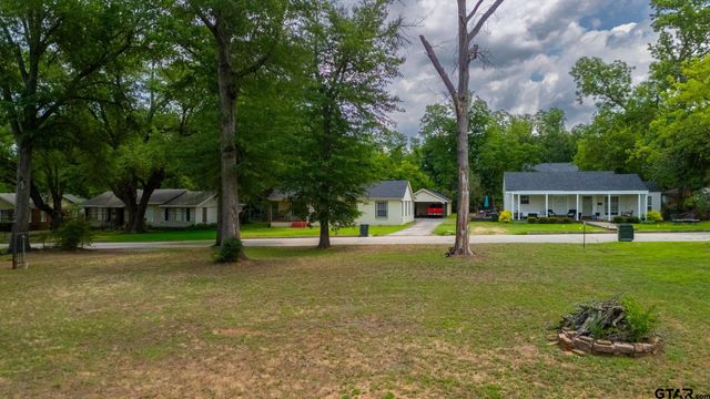 2121 S Sneed, Tyler, TX 75701
