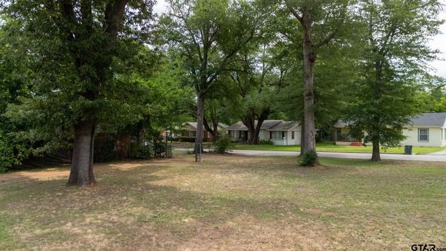 2121 S Sneed, Tyler, TX 75701