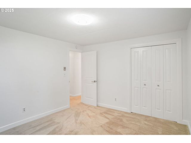 8305 Nw FRUIT VALLEY Rd, Vancouver, WA 98665