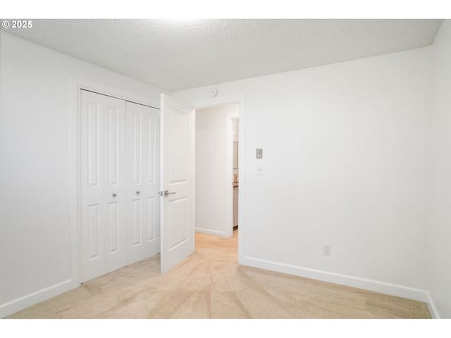 8305 Nw FRUIT VALLEY Rd, Vancouver, WA 98665