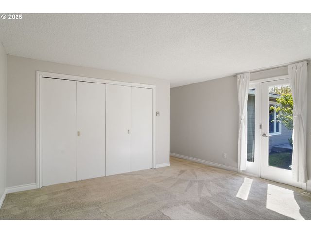 8305 Nw FRUIT VALLEY Rd, Vancouver, WA 98665