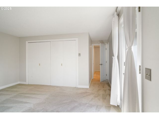 8305 Nw FRUIT VALLEY Rd, Vancouver, WA 98665
