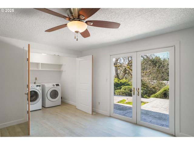 8305 Nw FRUIT VALLEY Rd, Vancouver, WA 98665