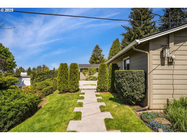 8305 Nw FRUIT VALLEY Rd, Vancouver, WA 98665