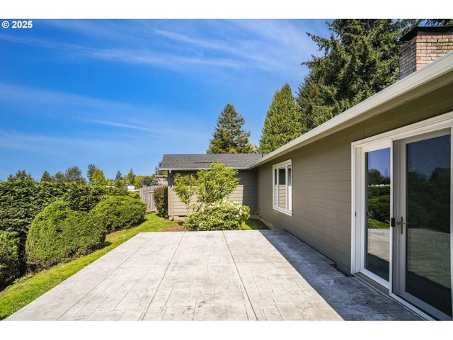 8305 Nw FRUIT VALLEY Rd, Vancouver, WA 98665