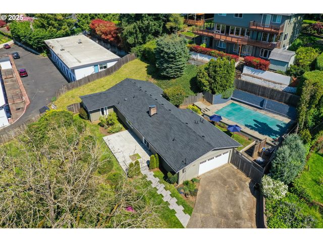 8305 Nw FRUIT VALLEY Rd, Vancouver, WA 98665