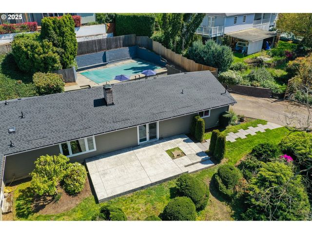 8305 Nw FRUIT VALLEY Rd, Vancouver, WA 98665