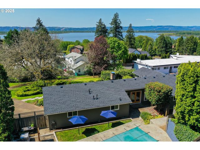 8305 Nw FRUIT VALLEY Rd, Vancouver, WA 98665