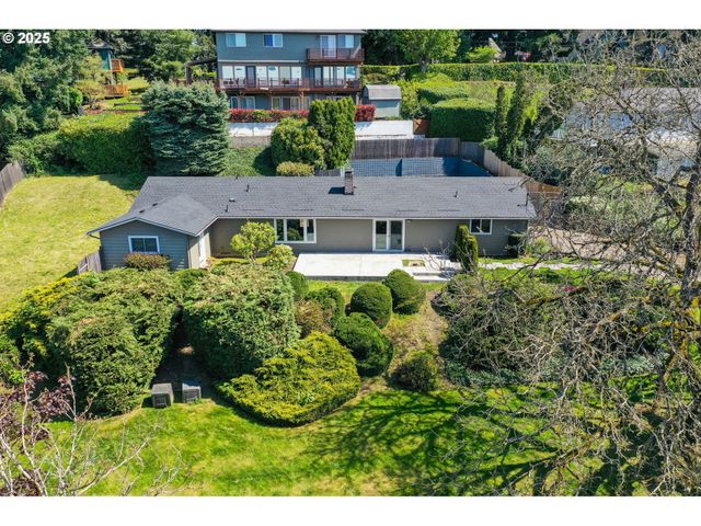 8305 Nw FRUIT VALLEY Rd, Vancouver, WA 98665