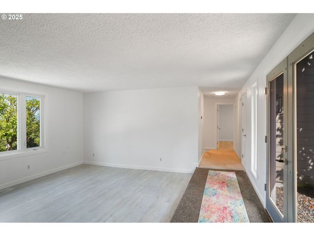 8305 Nw FRUIT VALLEY Rd, Vancouver, WA 98665