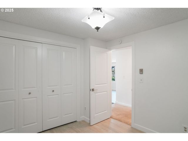 8305 Nw FRUIT VALLEY Rd, Vancouver, WA 98665